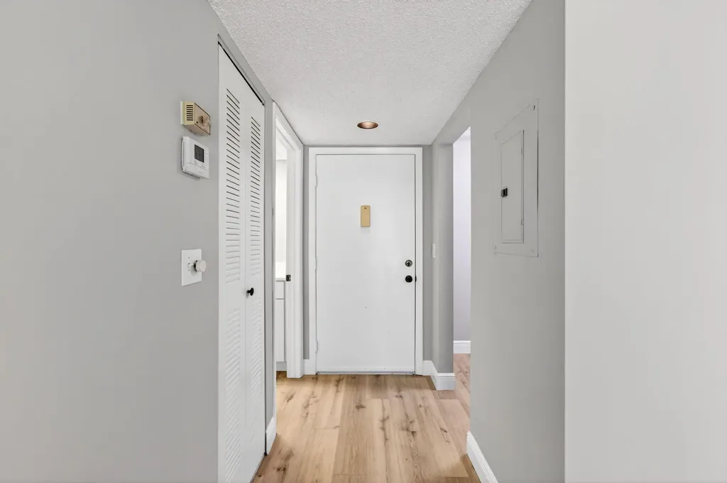 5340 Las Verdes Cr Las Verdes Circle Delray Beach FL 33484