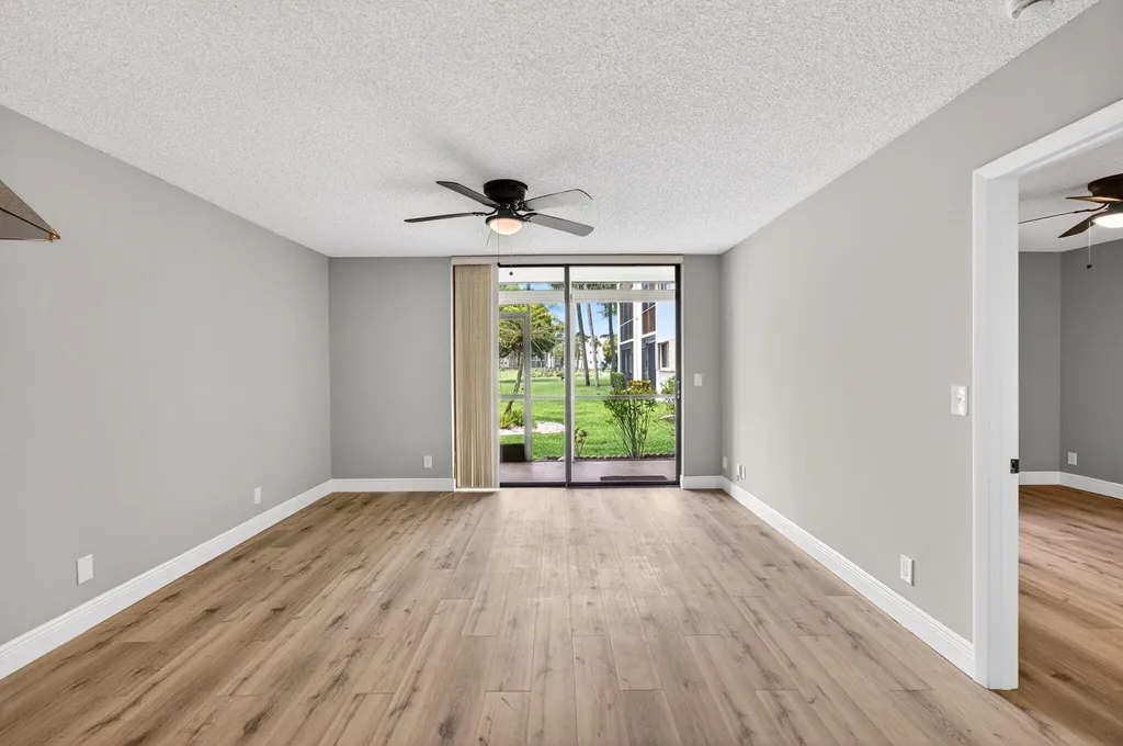 5340 Las Verdes Cr Las Verdes Circle Delray Beach FL 33484