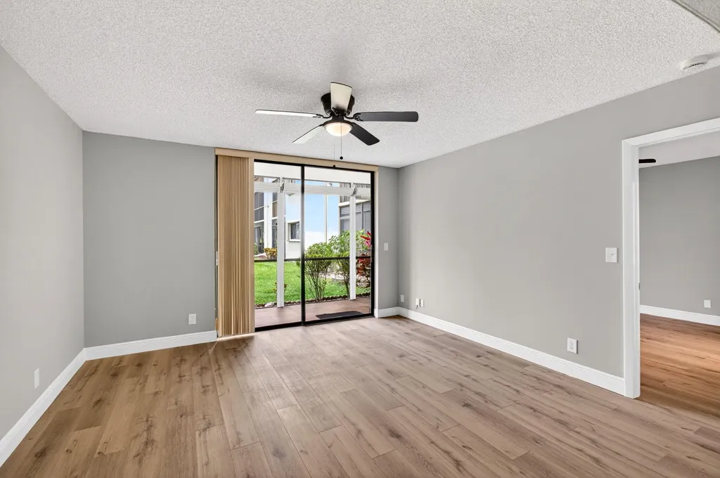 5340 Las Verdes Cr Las Verdes Circle Delray Beach FL 33484