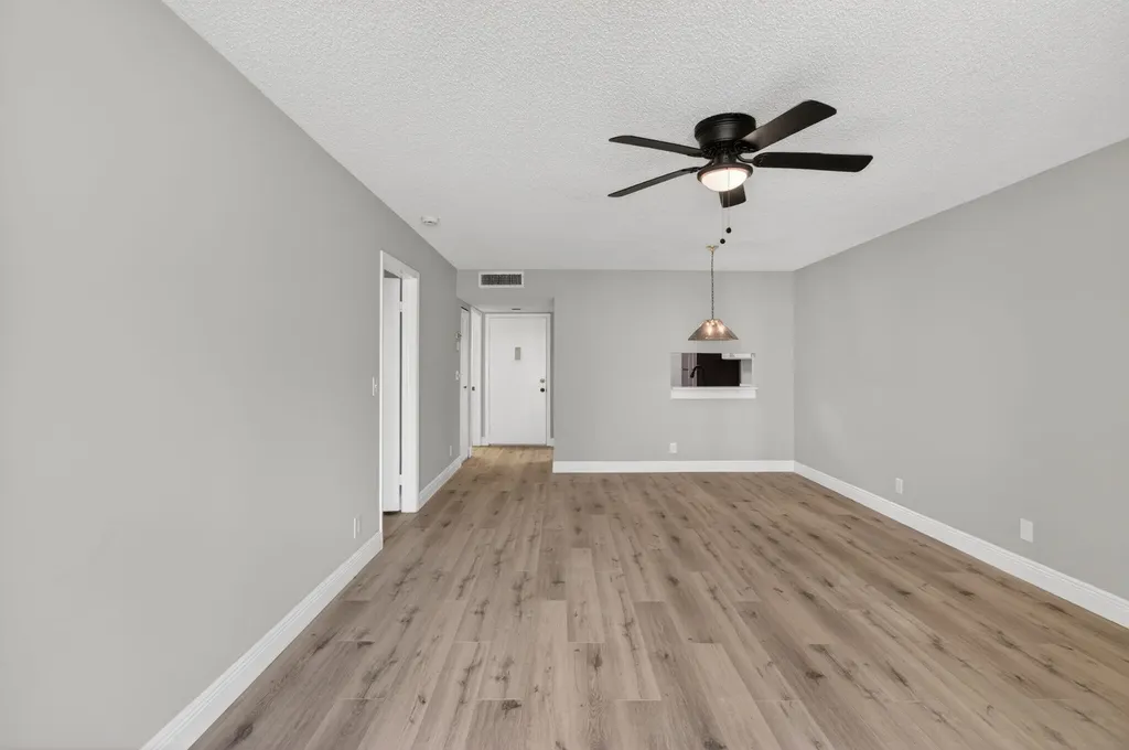 5340 Las Verdes Cr Las Verdes Circle Delray Beach FL 33484