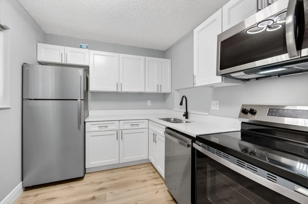 5340 Las Verdes Cr Las Verdes Circle Delray Beach FL 33484