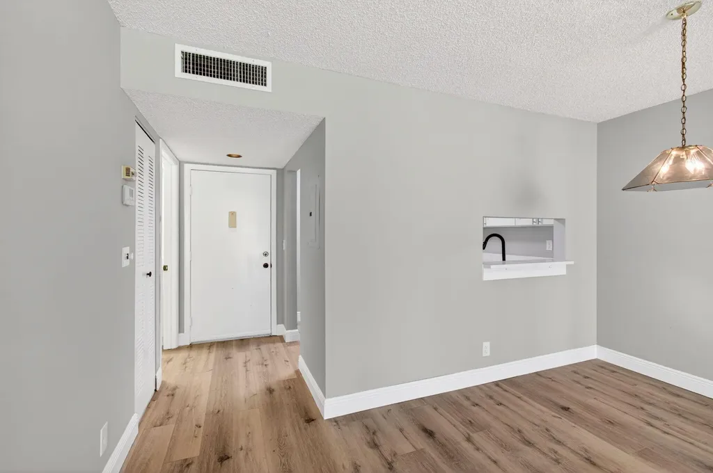 5340 Las Verdes Cr Las Verdes Circle Delray Beach FL 33484