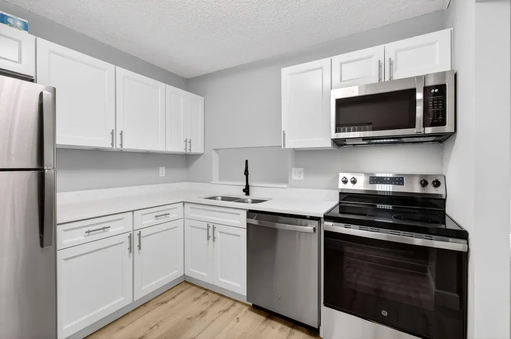 5340 Las Verdes Cr Las Verdes Circle Delray Beach FL 33484