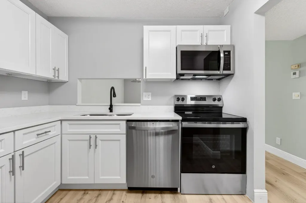 5340 Las Verdes Cr Las Verdes Circle Delray Beach FL 33484