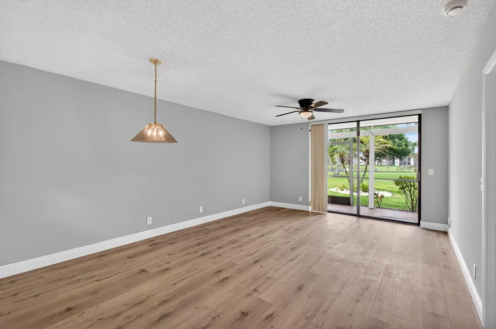 5340 Las Verdes Cr Las Verdes Circle Delray Beach FL 33484