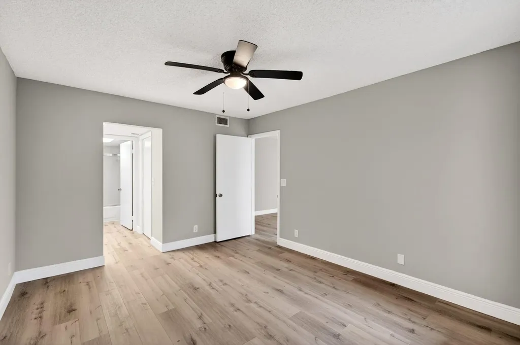 5340 Las Verdes Cr Las Verdes Circle Delray Beach FL 33484