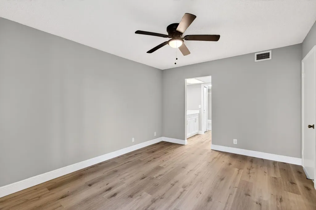 5340 Las Verdes Cr Las Verdes Circle Delray Beach FL 33484