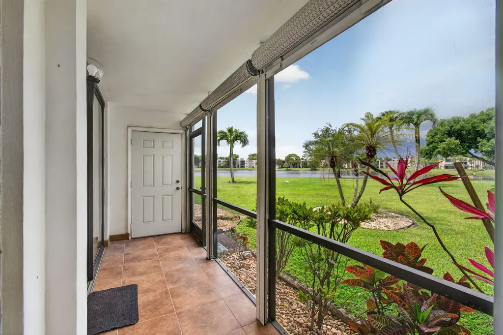 5340 Las Verdes Cr Las Verdes Circle Delray Beach FL 33484