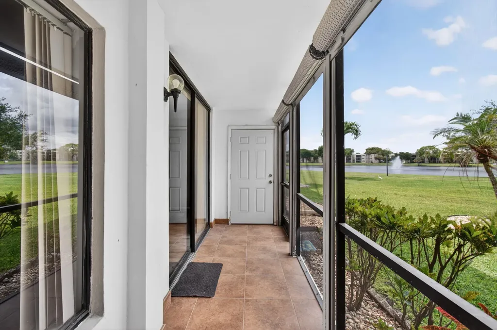 5340 Las Verdes Cr Las Verdes Circle Delray Beach FL 33484