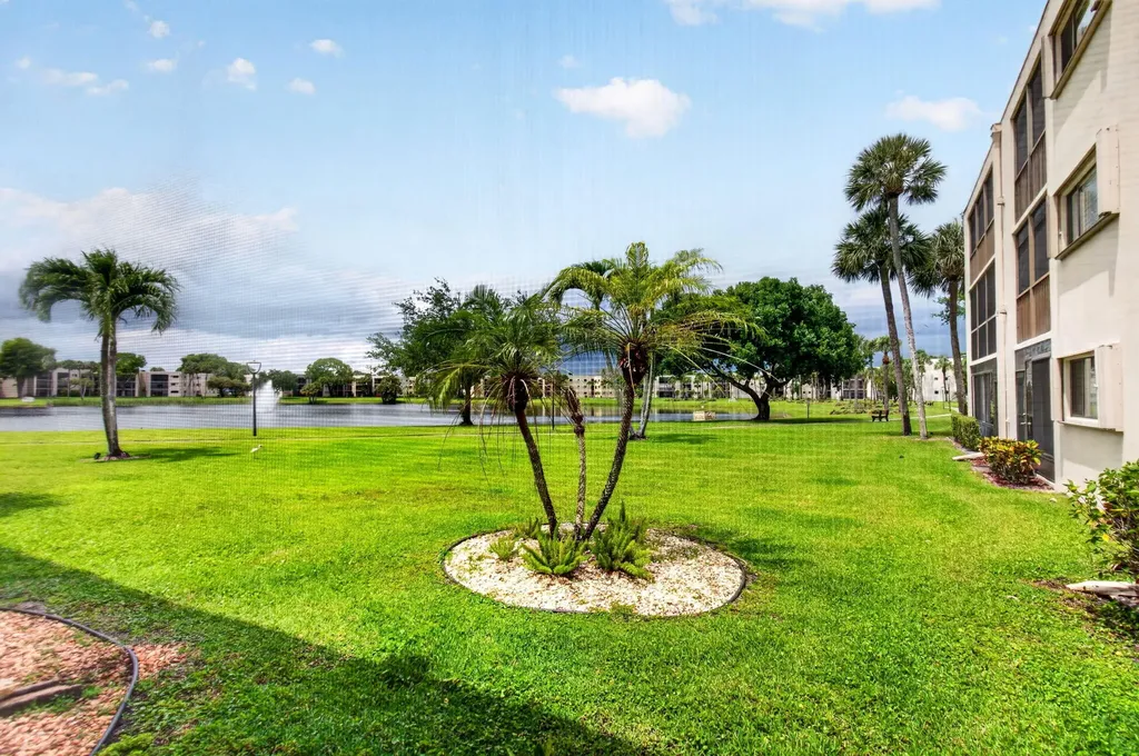 5340 Las Verdes Cr Las Verdes Circle Delray Beach FL 33484