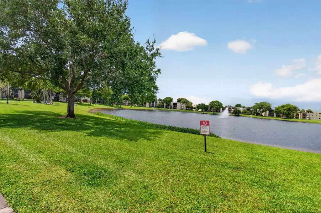 5340 Las Verdes Cr Las Verdes Circle Delray Beach FL 33484