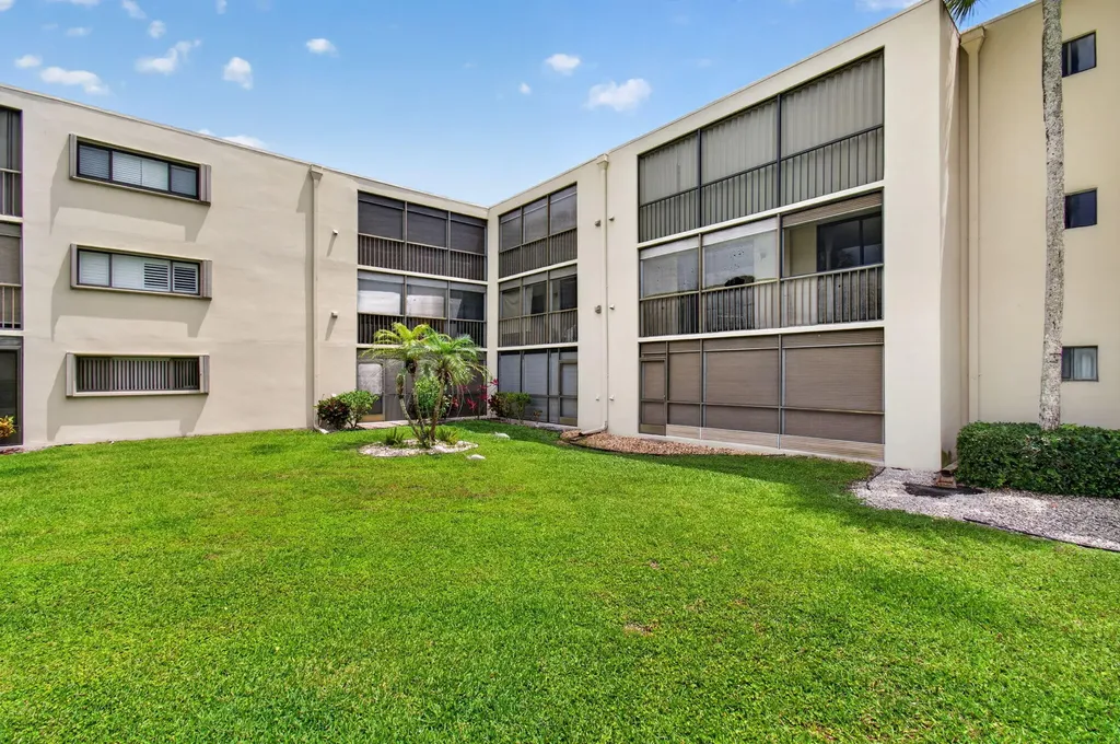 5340 Las Verdes Cr Las Verdes Circle Delray Beach FL 33484