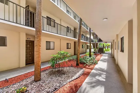 5340 Las Verdes Cr Las Verdes Circle Delray Beach FL 33484