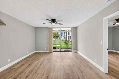 5340 Las Verdes Cr Las Verdes Circle Delray Beach FL 33484