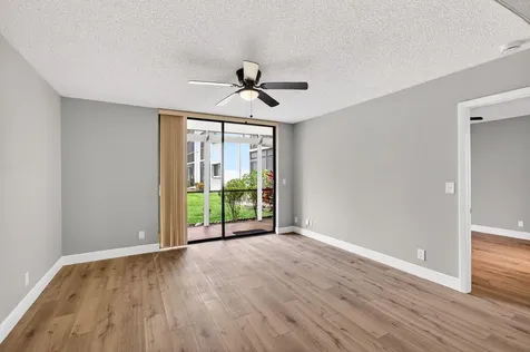 5340 Las Verdes Cr Las Verdes Circle Delray Beach FL 33484