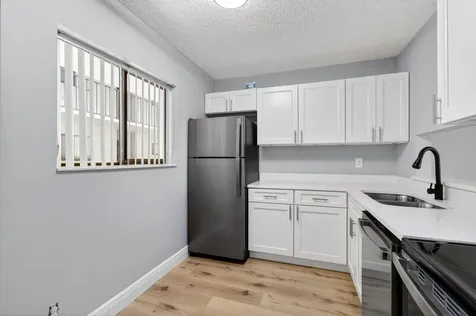 5340 Las Verdes Cr Las Verdes Circle Delray Beach FL 33484