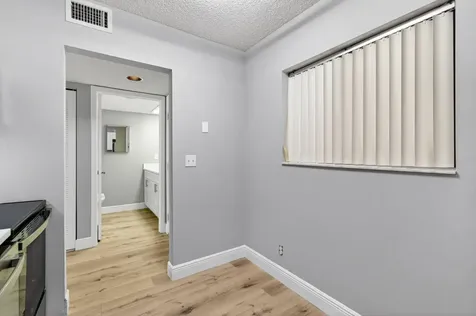 5340 Las Verdes Cr Las Verdes Circle Delray Beach FL 33484