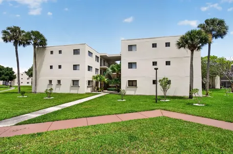 5340 Las Verdes Cr Las Verdes Circle Delray Beach FL 33484