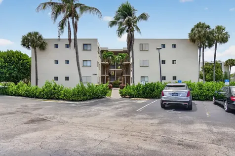 5340 Las Verdes Cr Las Verdes Circle Delray Beach FL 33484