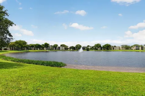 5340 Las Verdes Cr Las Verdes Circle Delray Beach FL 33484