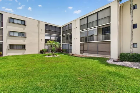 5340 Las Verdes Cr Las Verdes Circle Delray Beach FL 33484