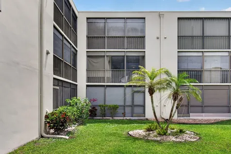 5340 Las Verdes Cr Las Verdes Circle Delray Beach FL 33484