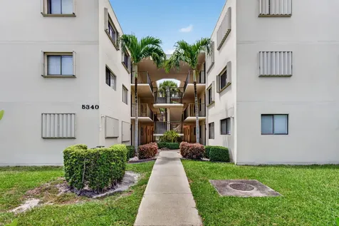 5340 Las Verdes Cr Las Verdes Circle Delray Beach FL 33484