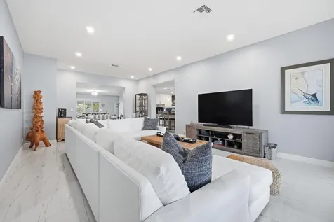 380 SE 5th Avenue Pompano Beach FL 33060