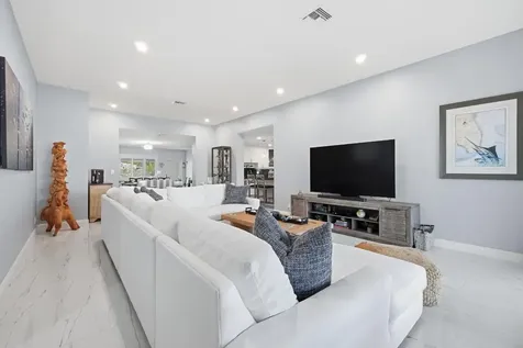 380 SE 5th Avenue Pompano Beach FL 33060