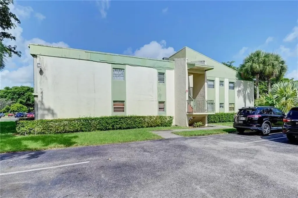 4150 NW 90th Avenue Coral Springs FL 33065