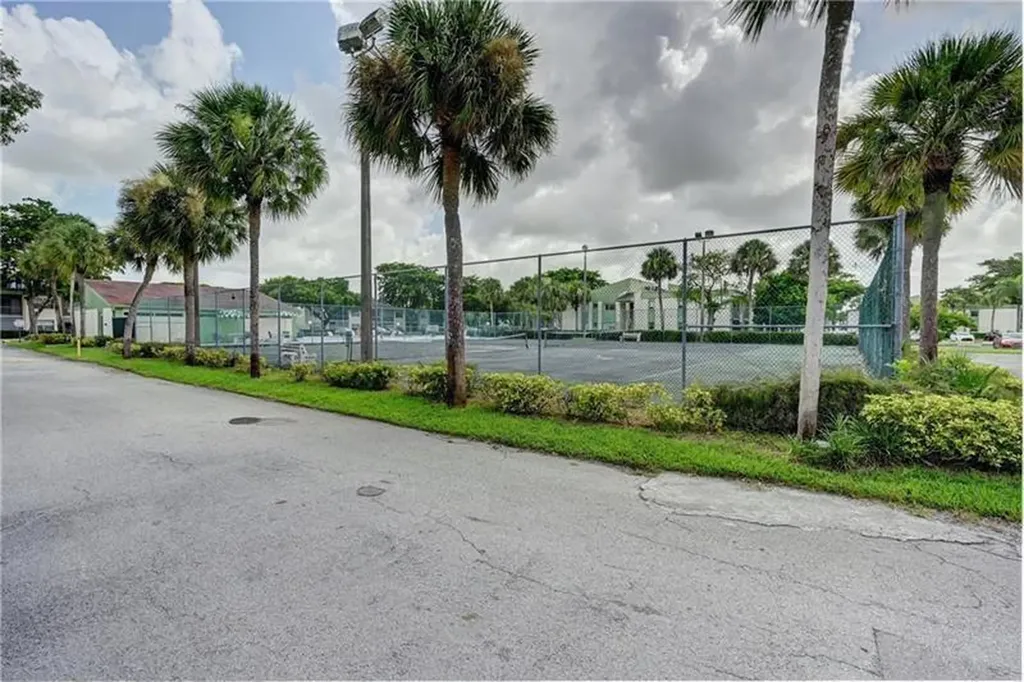 4150 NW 90th Avenue Coral Springs FL 33065