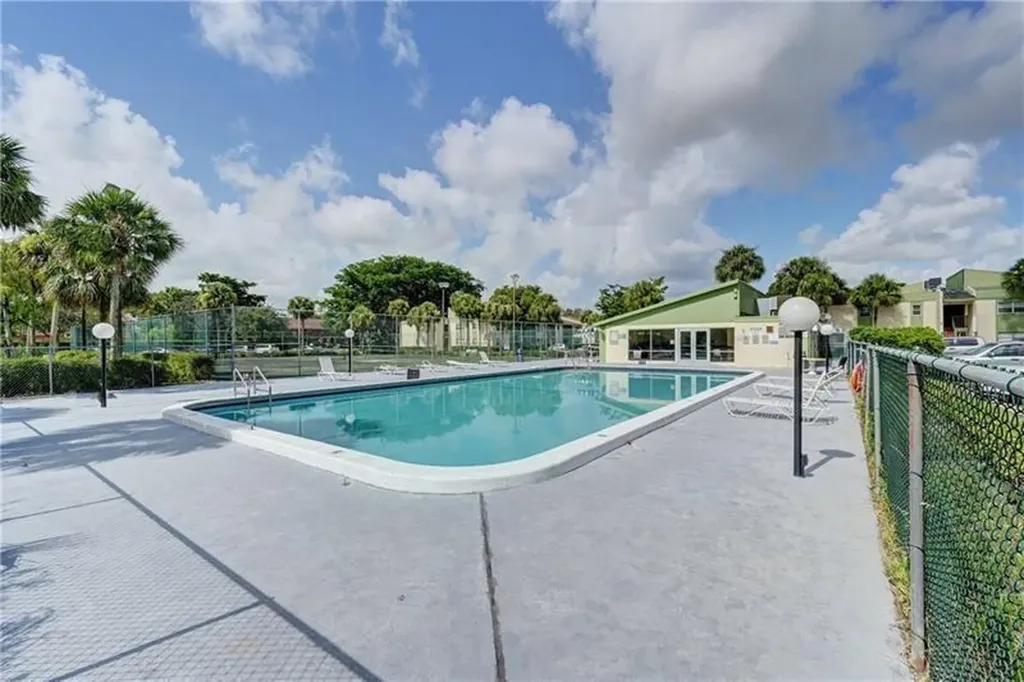 4150 NW 90th Avenue Coral Springs FL 33065