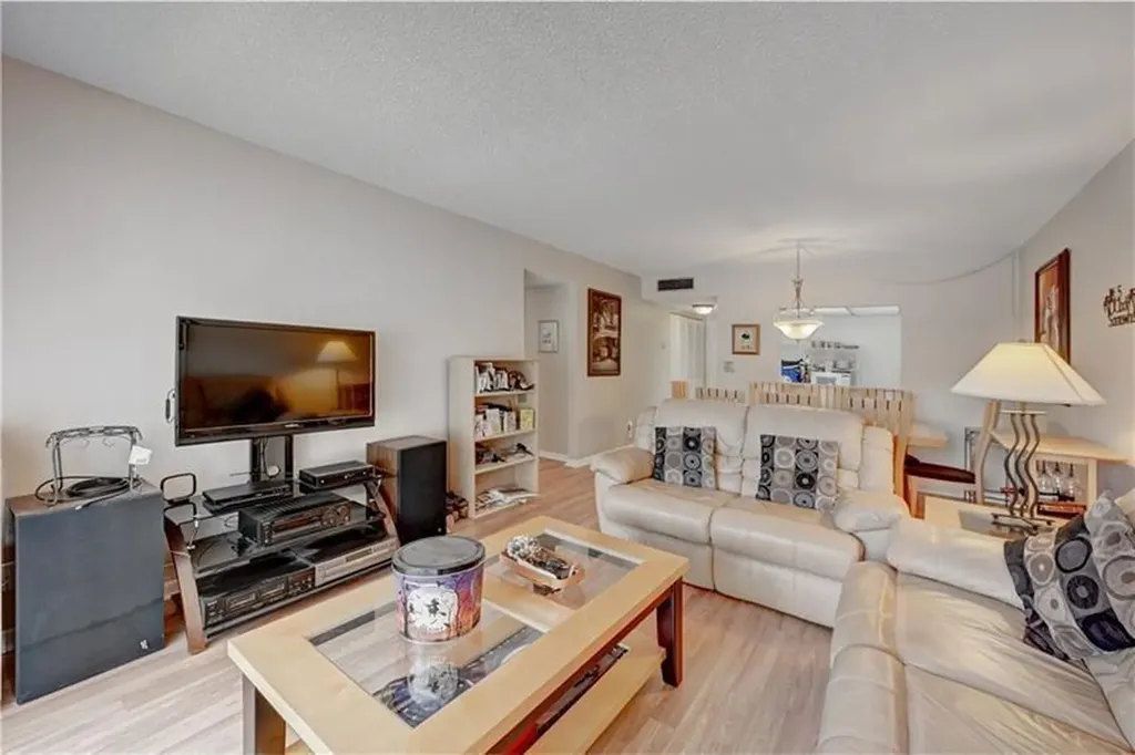 4150 NW 90th Avenue Coral Springs FL 33065