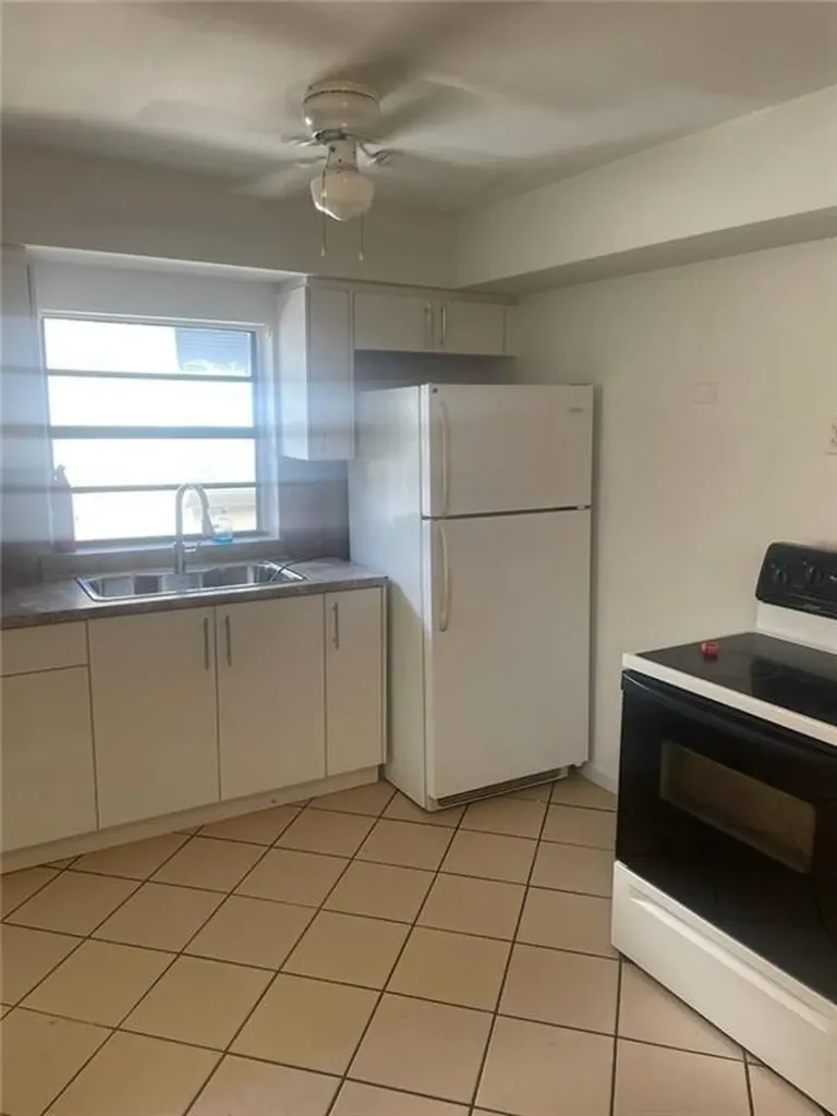 1201 S 19th Avenue Hollywood FL 33020