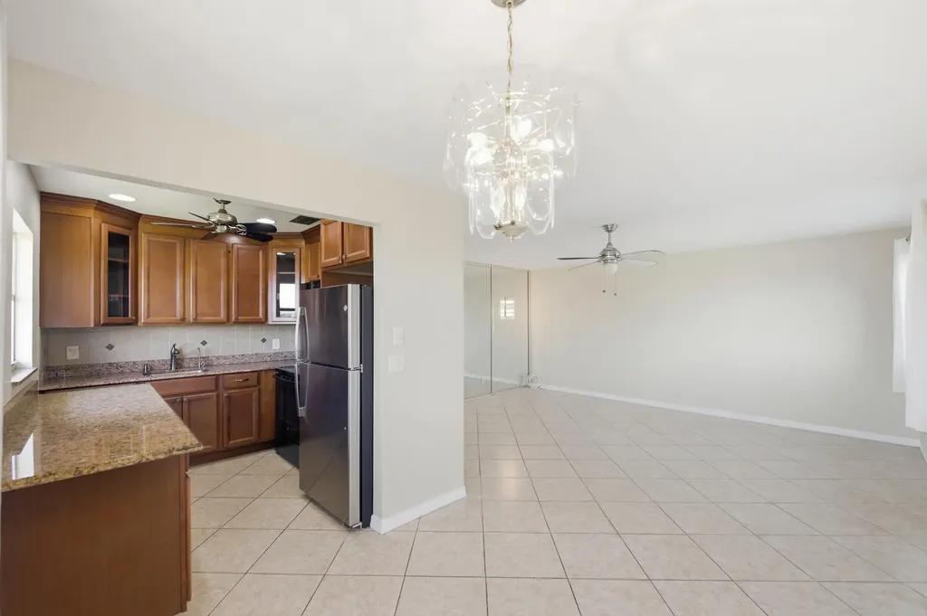 384 Saxony H Delray Beach FL 33446