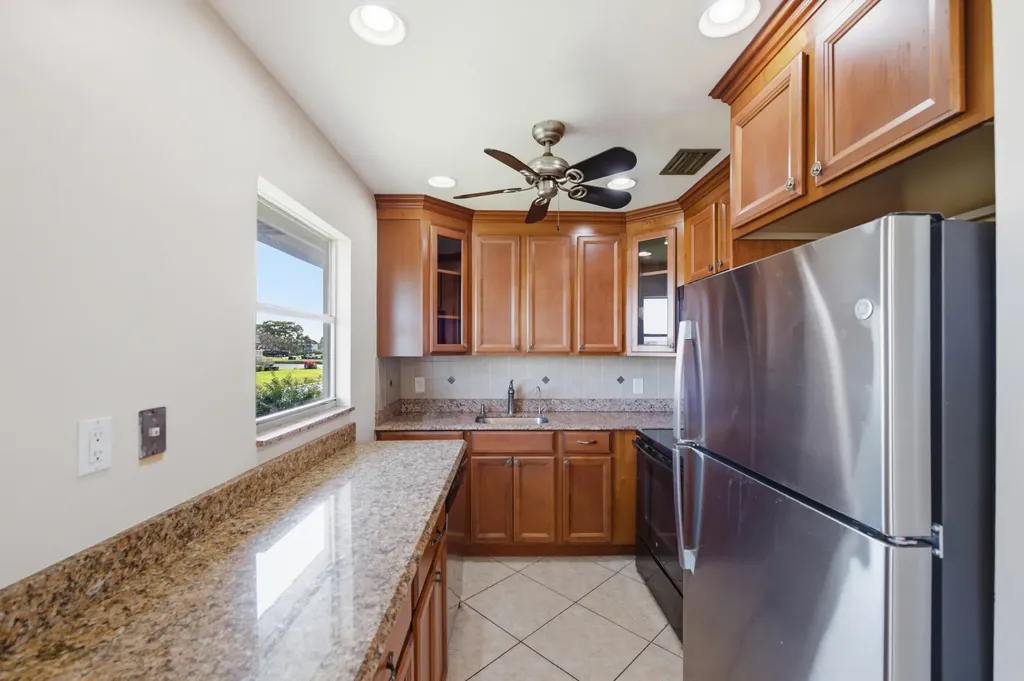 384 Saxony H Delray Beach FL 33446