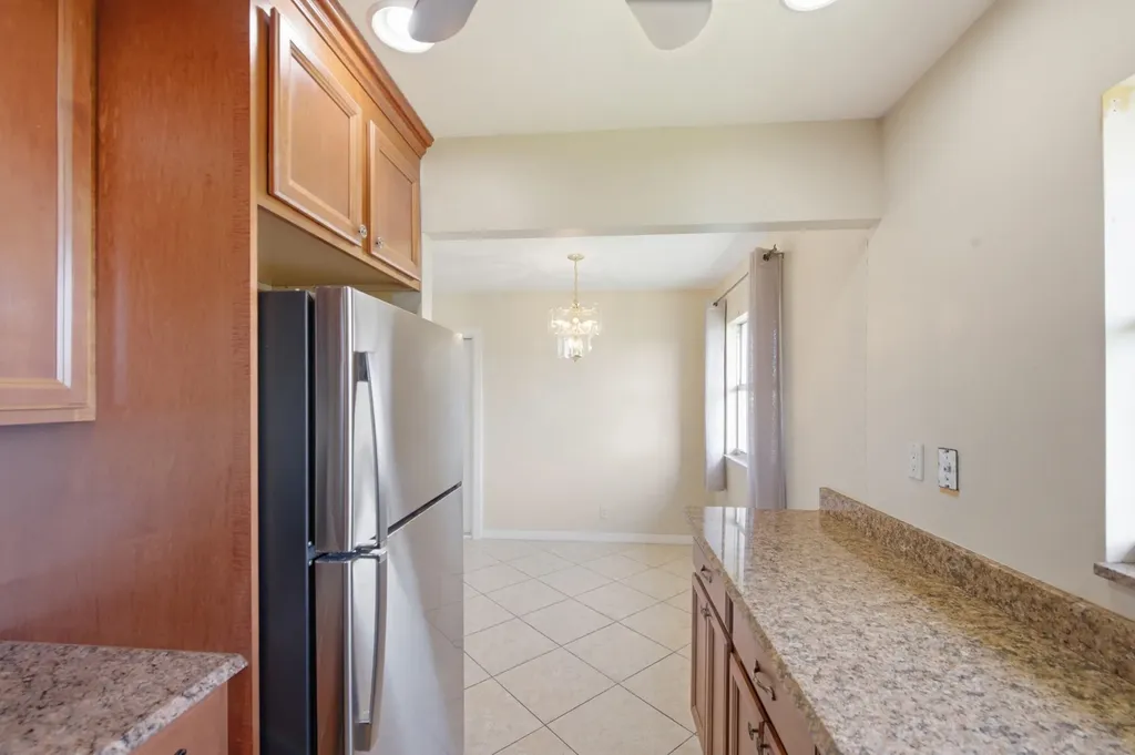 384 Saxony H Delray Beach FL 33446