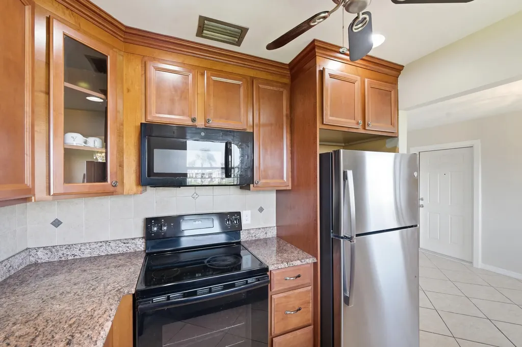 384 Saxony H Delray Beach FL 33446