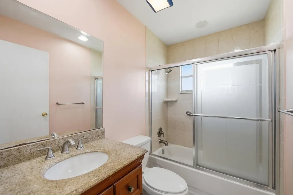 384 Saxony H Delray Beach FL 33446