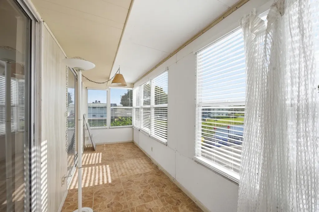 384 Saxony H Delray Beach FL 33446