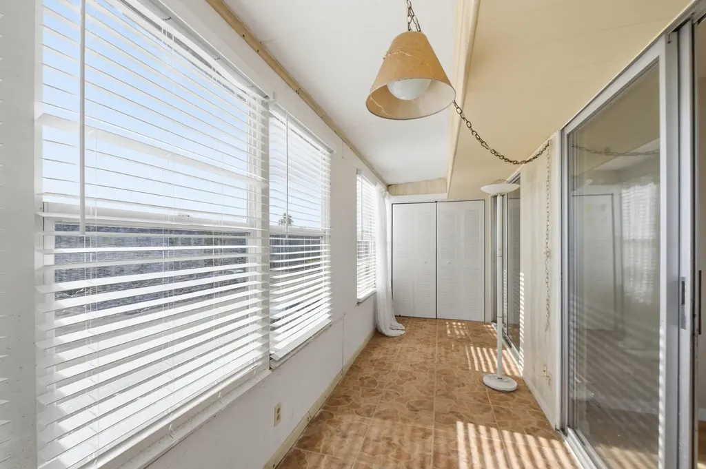 384 Saxony H Delray Beach FL 33446
