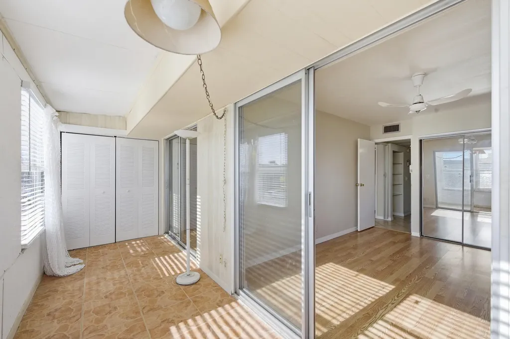 384 Saxony H Delray Beach FL 33446