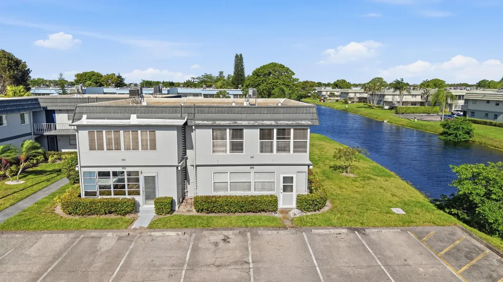 384 Saxony H Delray Beach FL 33446