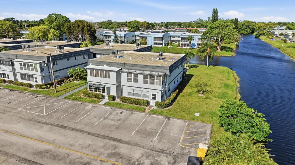 384 Saxony H Delray Beach FL 33446