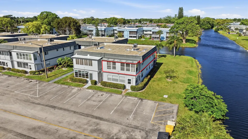 384 Saxony H Delray Beach FL 33446
