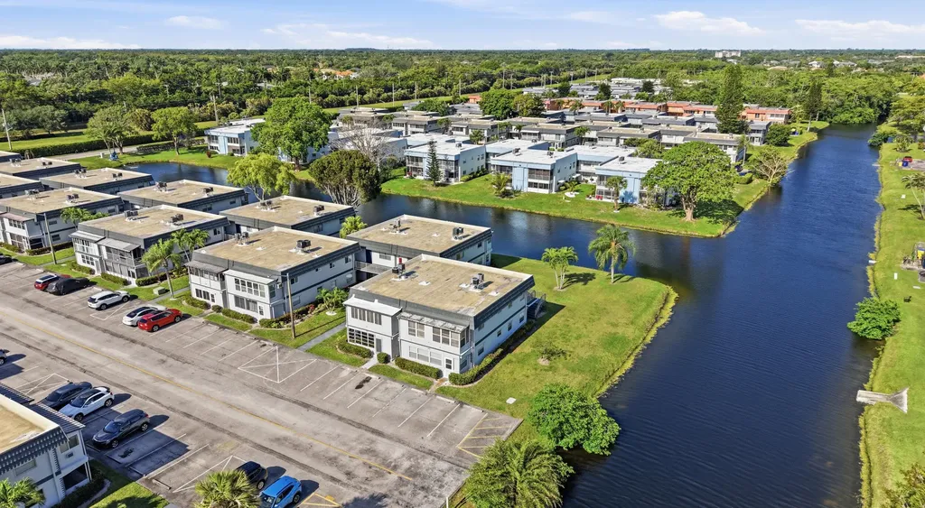 384 Saxony H Delray Beach FL 33446