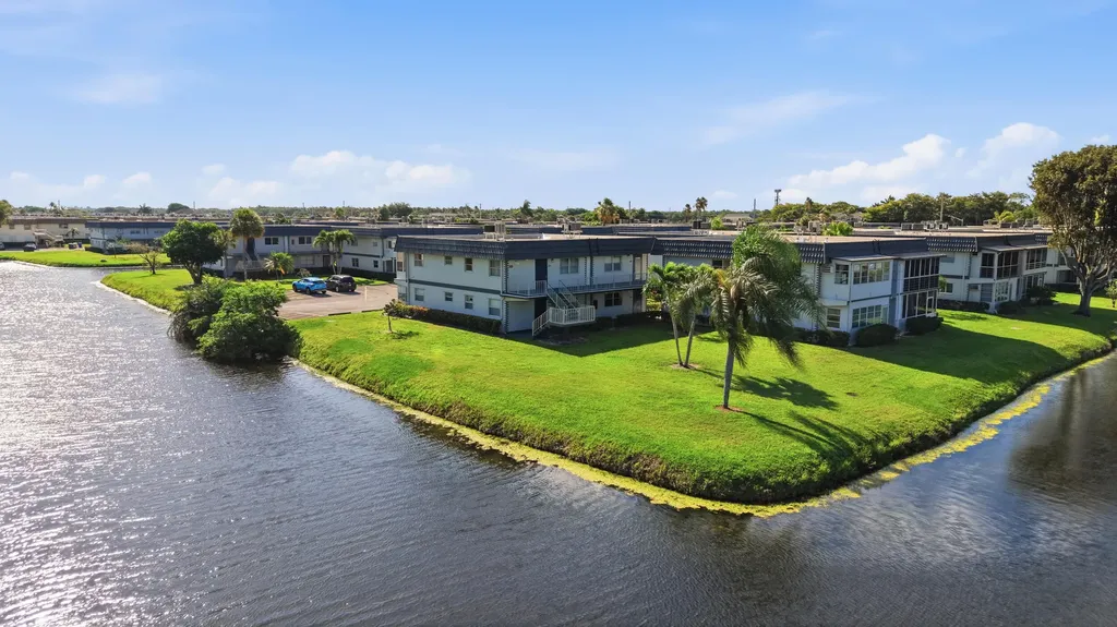 384 Saxony H Delray Beach FL 33446