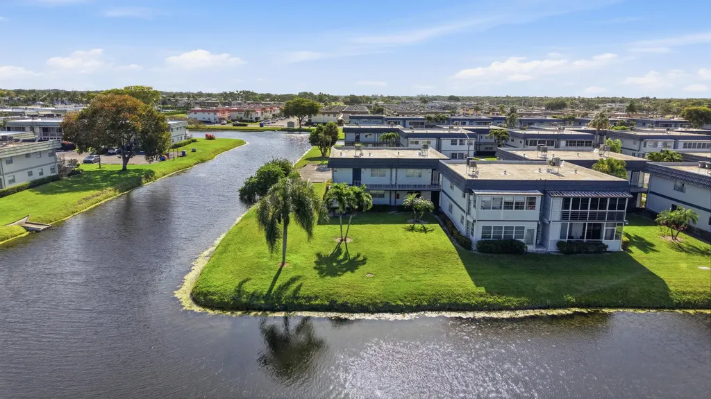 384 Saxony H Delray Beach FL 33446