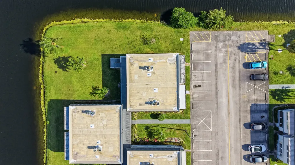 384 Saxony H Delray Beach FL 33446
