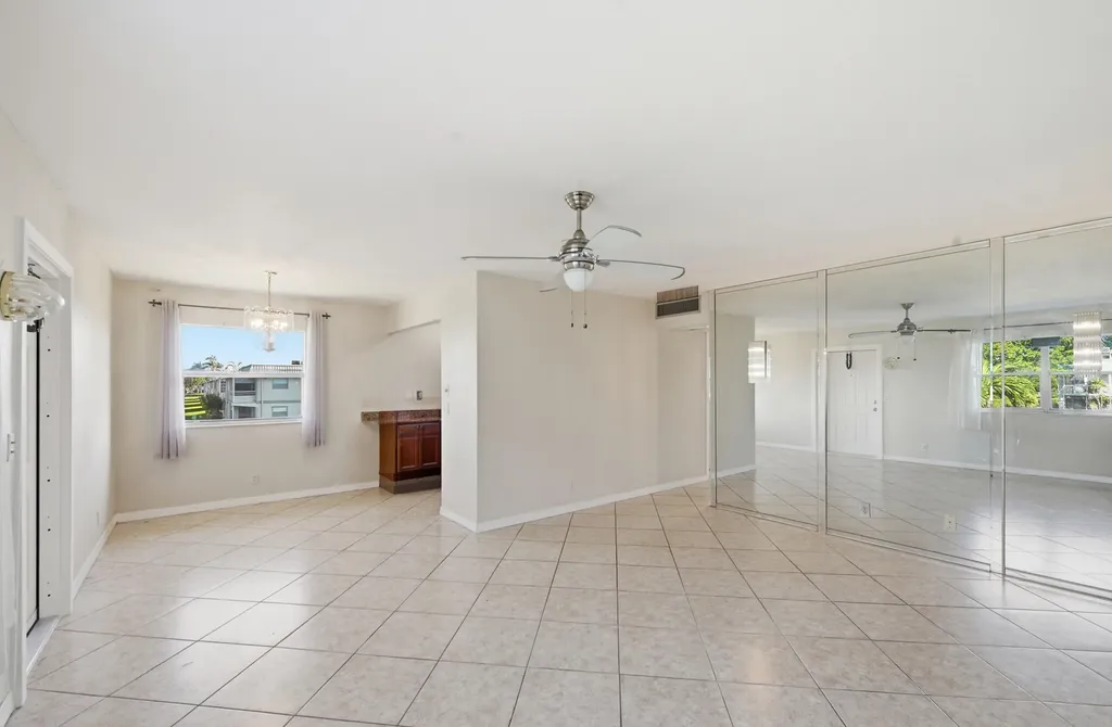 384 Saxony H Delray Beach FL 33446